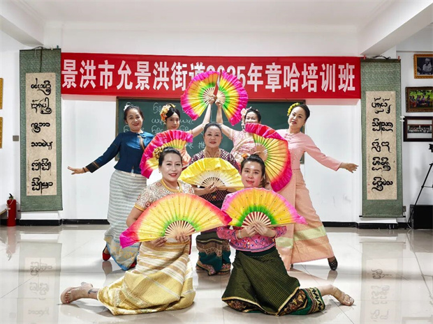 西雙版納旅游：【同飲一江水 共潑吉祥水】2026年潑水節(jié)章哈表演首次彩排順利完成 非遺歌聲備戰(zhàn)傣歷新年
